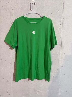 NWT Apple Logo T-Shirt | Size: XL
